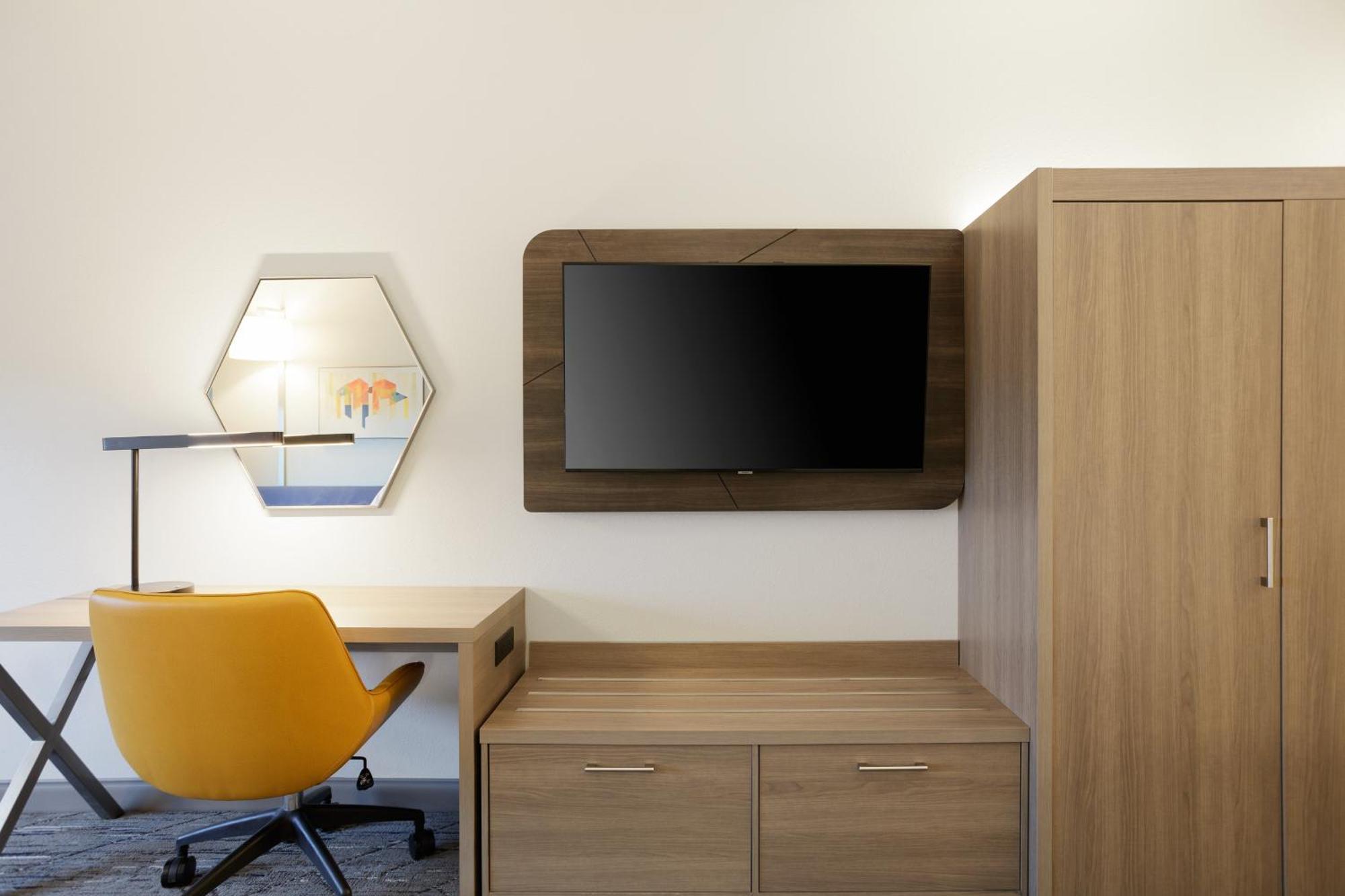 Holiday Inn Express Hotel & Suites Manchester - Airport By Ihg Eksteriør billede